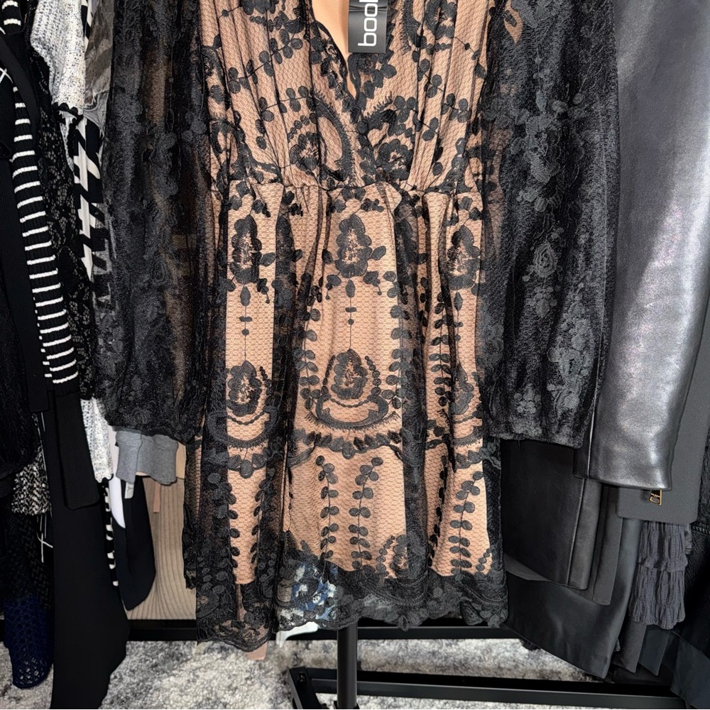 Boohoo Black Lace Plunge Mini Skater Dress Nude Lining Womens US 14 New NWT - Picture 5 of 10